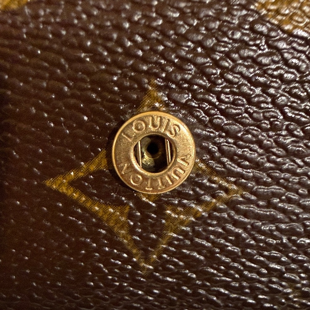 Louis Vuitton Authentic Key-Holder Louis Vuitton Unisex Key-Chain - Picture 8 of 14